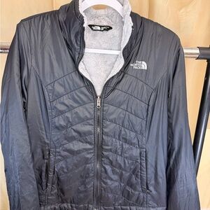 The North Face Women’s M Black Quilted Puffer Jacket Fleece Lined Lightweight.